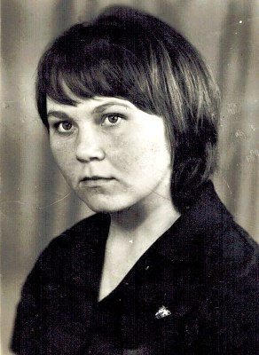 Юная комсомолка Любовь Галева Юная комсомолка Любовь Галева